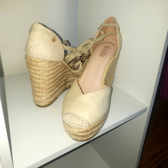 ASOS RAID Dorian ankle tie espadrilles in natural canvas - Picture 2 of 8